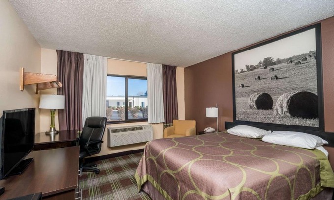 Campbellsville Hotel | Super 8 by Wyndham Campbellsville KY