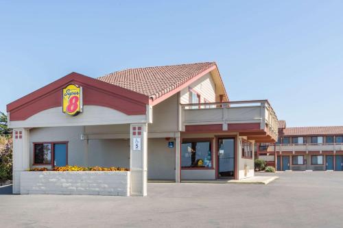 Fort Bragg Hotel | Super 8 by Wyndham Fort Bragg