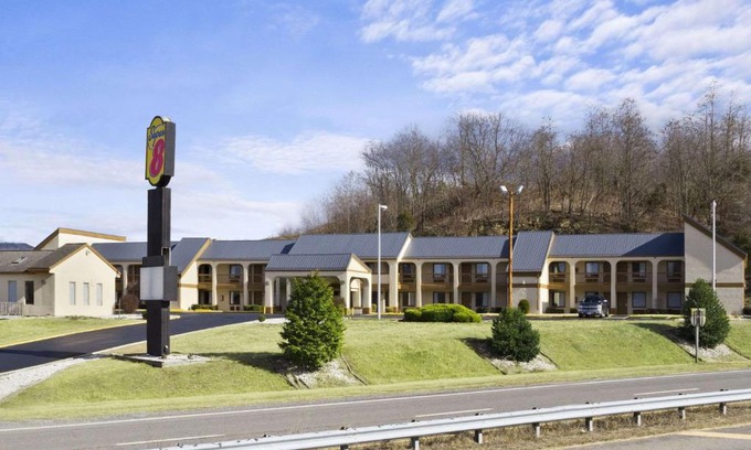 Fort Chiswell Hotel | Super 8 by Wyndham Fort Chiswell Wytheville Area