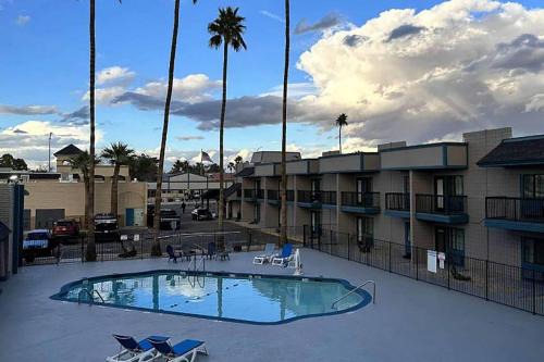 Mesa Hotel | Super 8 by Wyndham Mesa Downtown Near Convention Center