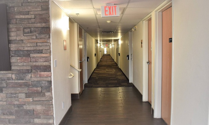 New Braunfels Hotel | Super 8 by Wyndham New Braunfels I-35