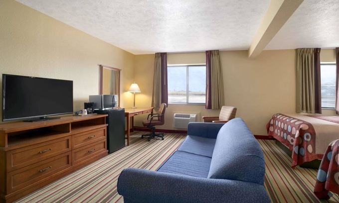 Park City Hotel | Super 8 by Wyndham Park City/North Wichita Area