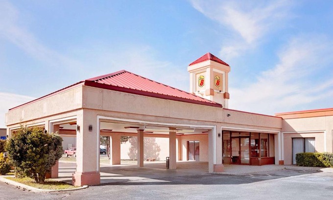 Plainview Hotel | Super 8 by Wyndham Plainview