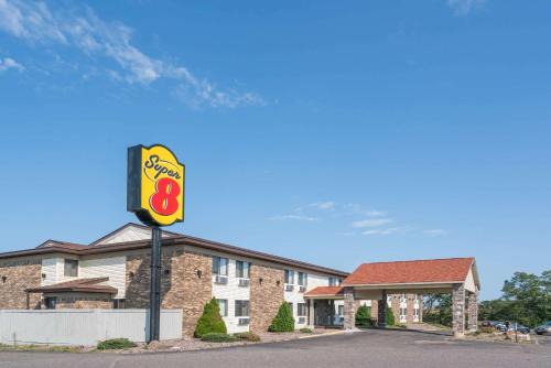 Rice Lake Hotel | Super 8 by Wyndham Rice Lake