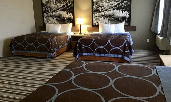 Spokane Hotel | Super 8 by Wyndham Spokane/West