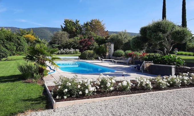 Lacoste Apartment | Super apartment Figuier in a wonderful parc une view of the Luberon