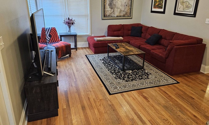 Woodstock House | Super clean and cute bungalow. Hot tub. 2 beds 1 bath. Fully fenced backyard ...