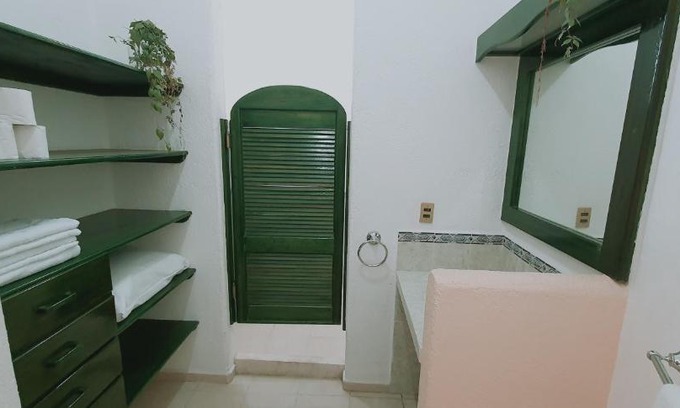 Crucecita House | Super Habitación 4 personas , fresca, tranquila y cómoda