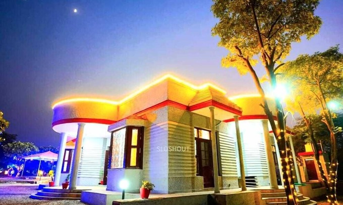 Gurugram Resort | Super Luxury Farmhouse