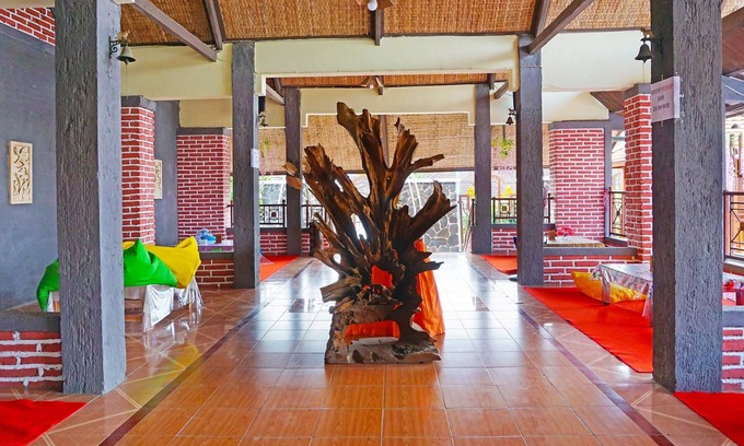 Kalangbret Hotel | Super OYO 91568 Trisna Srabah Resort Homestay & Resto