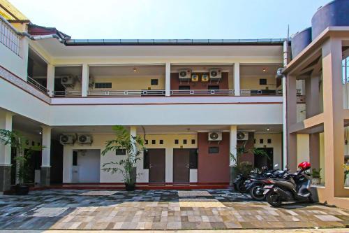 Pekalongan Hotel | Super OYO 92437 Wahidin Guesthouse