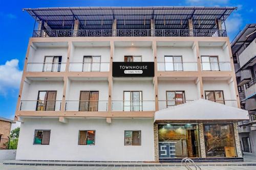 Kusgaon Budruk Hotel | Super Townhouse Lonavala Formerly Mountain Meadows Resort