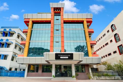 Mysore Hotel | Super Townhouse Mysore Central