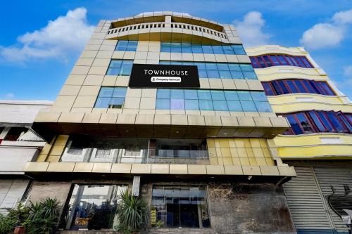 Heritage Town Hotel | Super Townhouse Pondicherry Opposite to Rock Beach