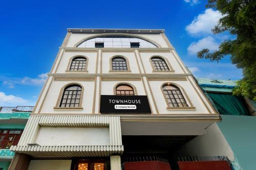 Varanasi Hotel | Super Townhouse Varanasi Railway Junction