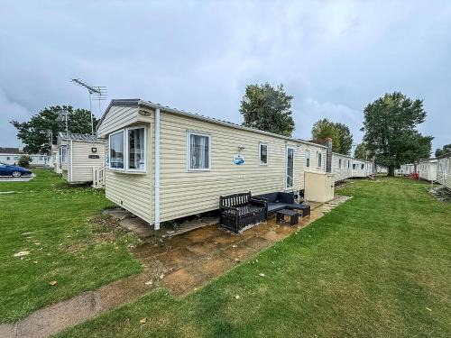 Clacton-on-Sea Other | Superb 8 Berth Caravan With Free Wifi At Highfield Grange Ref 26706Wr