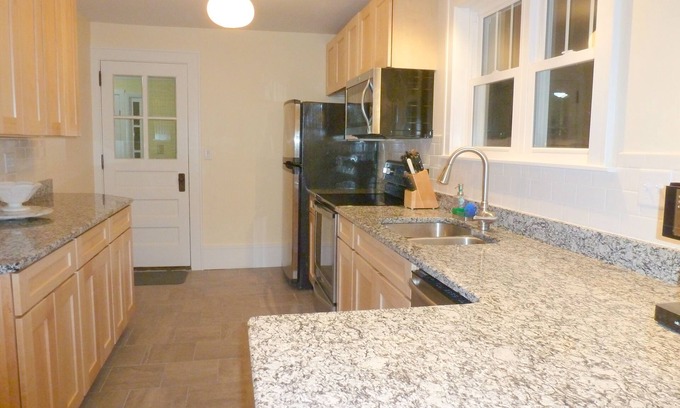 Burlington Apartment | Superb location walk everywhere, Downtown Campus District Burlington