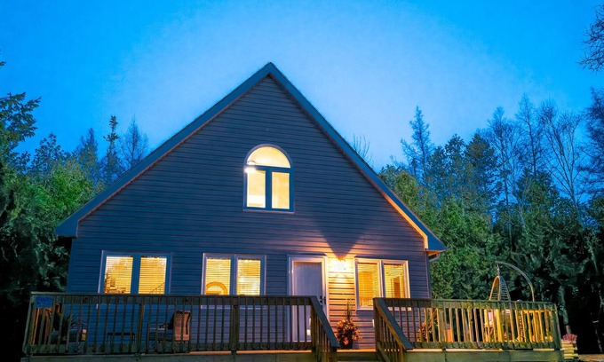 Tobermory Cottage | Superb Tobermory Retreat w/AC, Wi-Fi, EV Charger & Soothing Lake Sounds