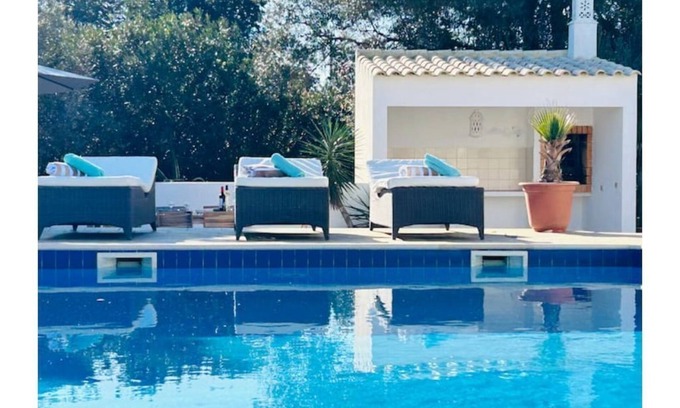 Monte Raposo Villa | Superb villa with swimming pool and garden surrounded by orange trees