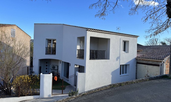 Greoux-les-Bains Apartment | Superbe Appartement 4 p en RDC