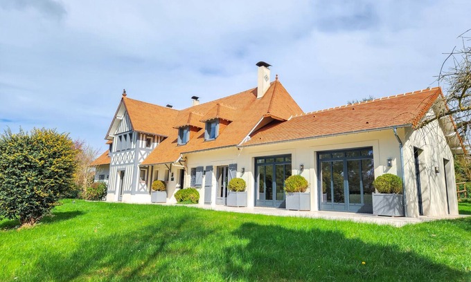 Canapville House | Superbe Maison Proche Deauville, 13 à 15 Personnes, Grand Terrain, Wifi