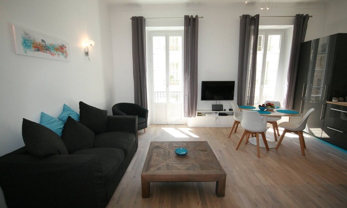 Nice City Centre Apartment | Superbly Appointed 2nd floor Apartment in the Heart of the Carre D'Or