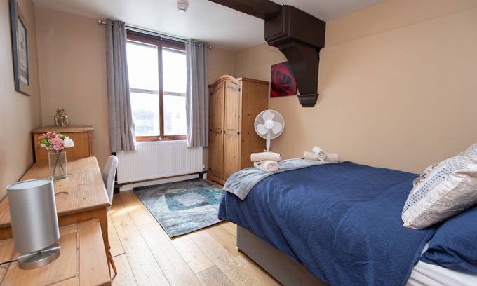 Huddersfield Apartment | Superior Fully-Loaded Apartment 3
