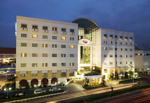 Surabaya Hotel | Surabaya Suites Hotel Powered by Archipelago