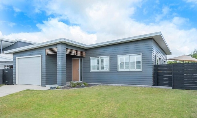 Omaha House | Surfs Up Omaha Beach
