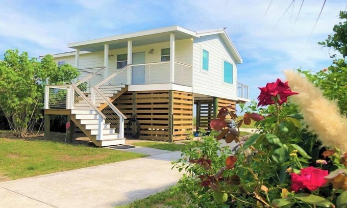 Folly Beach House | SurfShack OceanFront House@Folly Walk to Bars&Rest