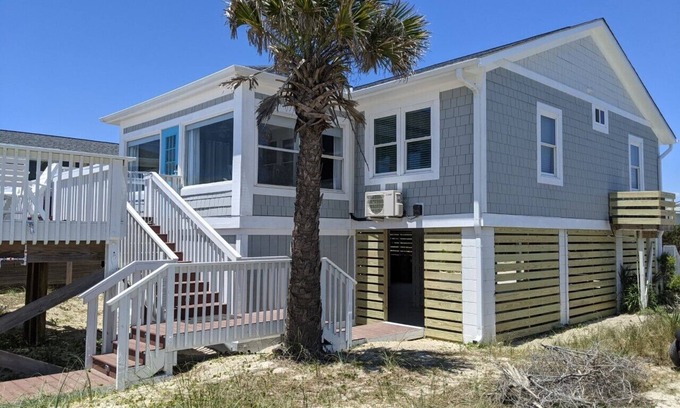 Long Beach House | Suzanne's Cottage By The Sea -Oceanfront 4 BR, 2 Baths, 1 Level Beach House