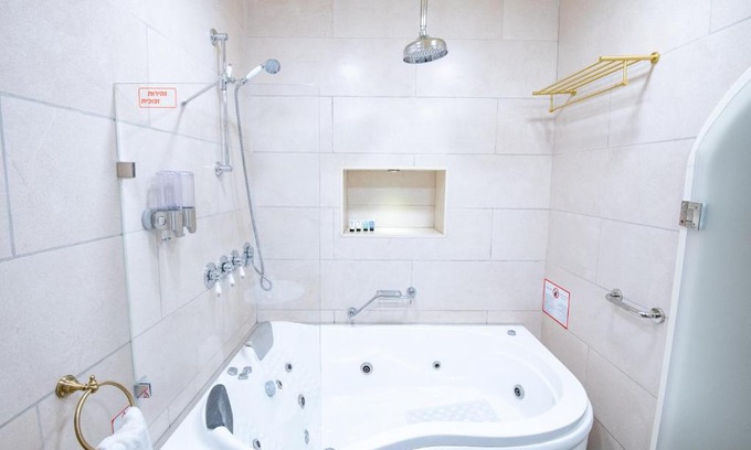 Bat Shlomo Apartment | Svarzman suite