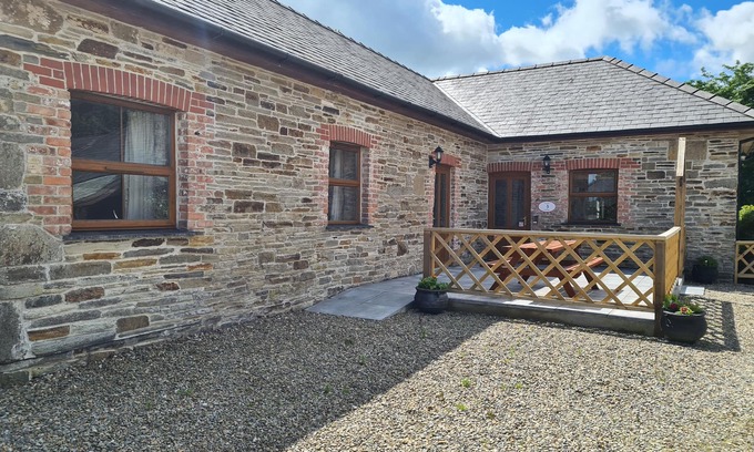Whitland Cottage | SWALLOW COTTAGE, pet friendly, character holiday cottage in Llanboidy