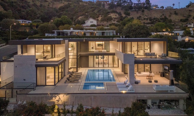 The Bird Streets Villa | Swallow Sanctuary - A Modern Marvel in the Heart of LA