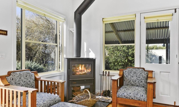Aireys Inlet House | Swansea - pets can come on a holiday too