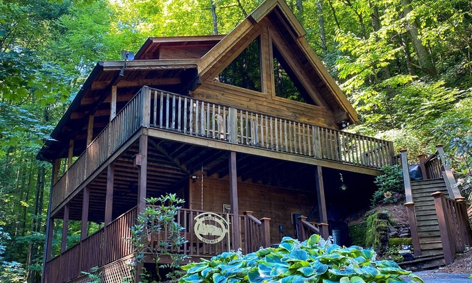 Wears Valley Cabin | Sweet Serenity - Easy to Access Cabin By A Small Mountain Stream in Wears Valley