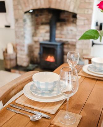 Sibford Gower Apartment | Sweetheart Cottage - Cosy 2 Bed in The Cotswolds!