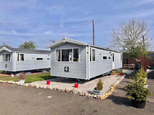 Glasgow Apartment | Swift 3-Bedroom Caravan Located in Uddingston, Glasgow at Maryville Caravan Site