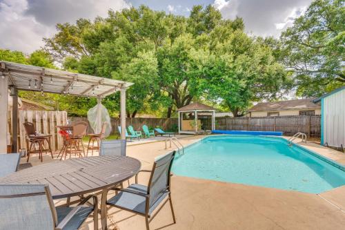 Northeast Pensacola House | Swim, Golf and Relax Family Gem on Emerald Coast
