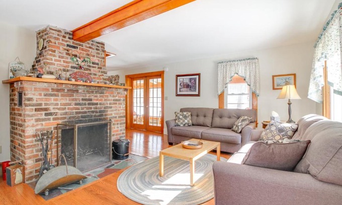 Ludlow House | Swim, Ski and Sip Lakefront Retreat in Plymouth