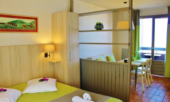 Evian-les-Bains Apartment | Swimming pool, sauna, balcony, tv, 23m², Thollon les Mémises