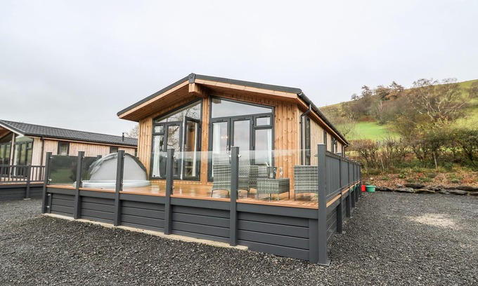 Llanidloes Cottage | SYCAMORE LODGE, romantic, luxury holiday cottage in Llangurig