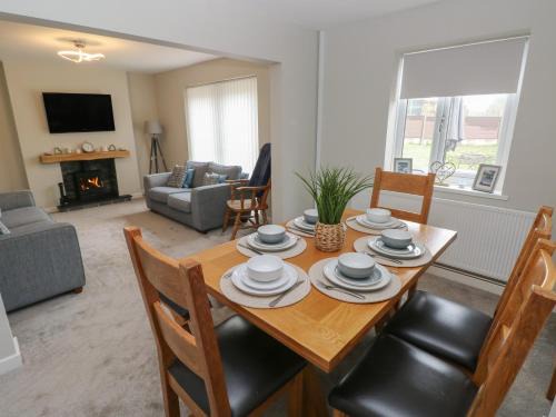Margam House | Tŷ Drws Nesaf