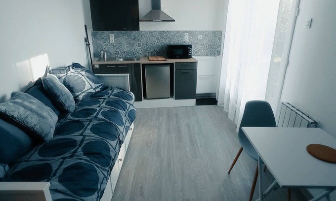 Sable-sur-Sarthe Apartment | T'relax - Studio Lumineux et Calme Avec Jardin