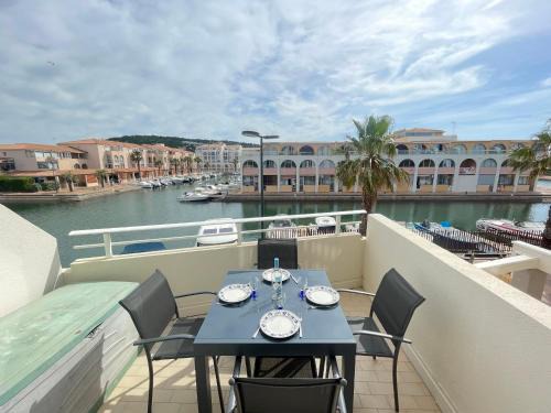 Sete Apartment | T2 avec loggia vitrée, terrasse, parking à Sète - FR-1-338-589