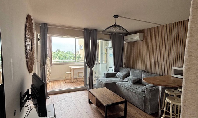 Frontignan Apartment | T2, loggia, private parking 20m from beach