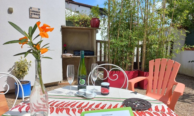 Saint-Pee-sur-Nivelle Apartment | T2 + terrace - Meublé de tourisme 3* - Côte Basque Mer et Montagne