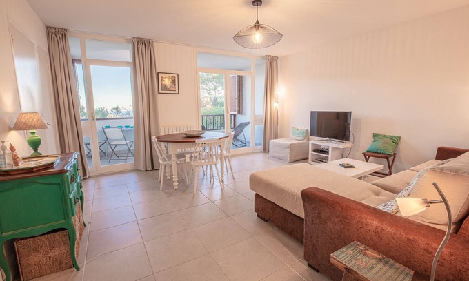 Cassis Apartment | T3-52m2-closed residence - private parking-loggia-4 P-WIFI-swimming pool-tennis
