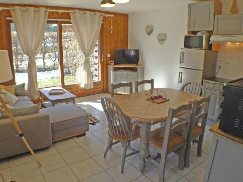 Samoens Apartment | T3 cosy avec terrasse, arrêt ski-bus, parking privé, animaux admis, proche centre-village - FR-1-629-96