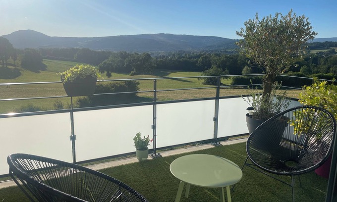 Annecy-le-Vieux Apartment | T4 with large terrace and view of nature and mountains, quiet, in Annecy le Vieux